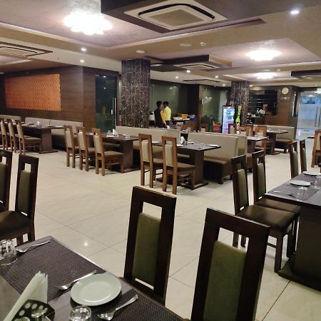 Tgv Hotel Ahmedabad Extérieur photo