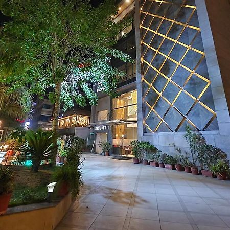 Tgv Hotel Ahmedabad Extérieur photo