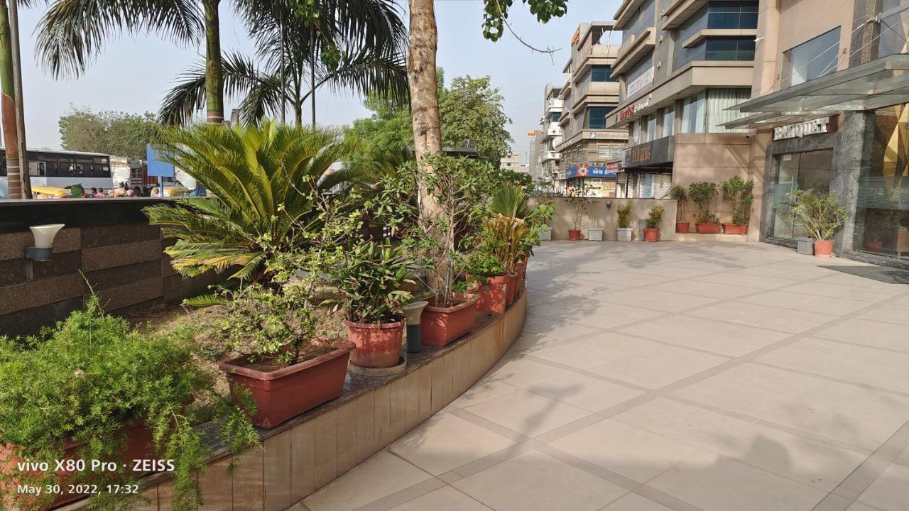 Tgv Hotel Ahmedabad Extérieur photo