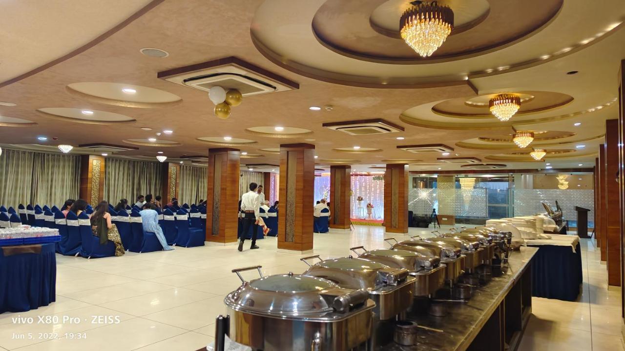 Tgv Hotel Ahmedabad Extérieur photo