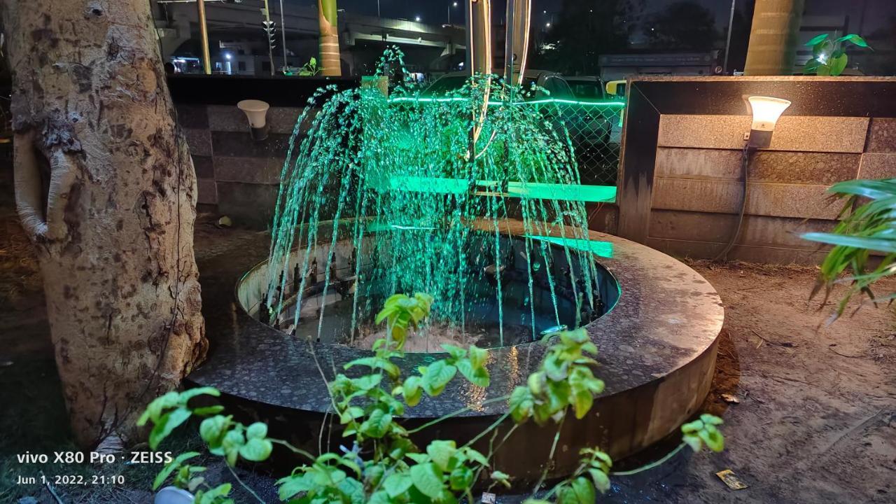 Tgv Hotel Ahmedabad Extérieur photo