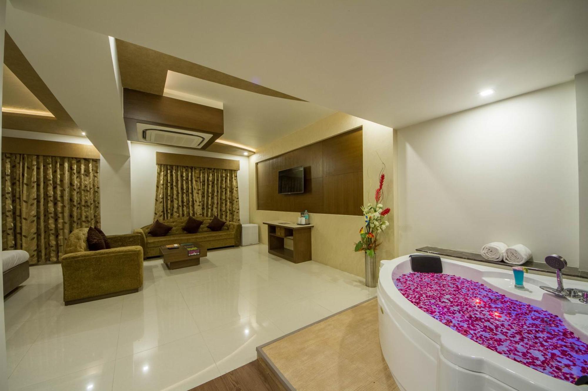 Tgv Hotel Ahmedabad Extérieur photo